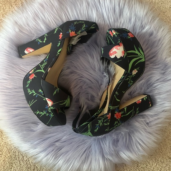 Floral mini platform sandal. JustFab. Size: 9w. - Picture 5 of 5